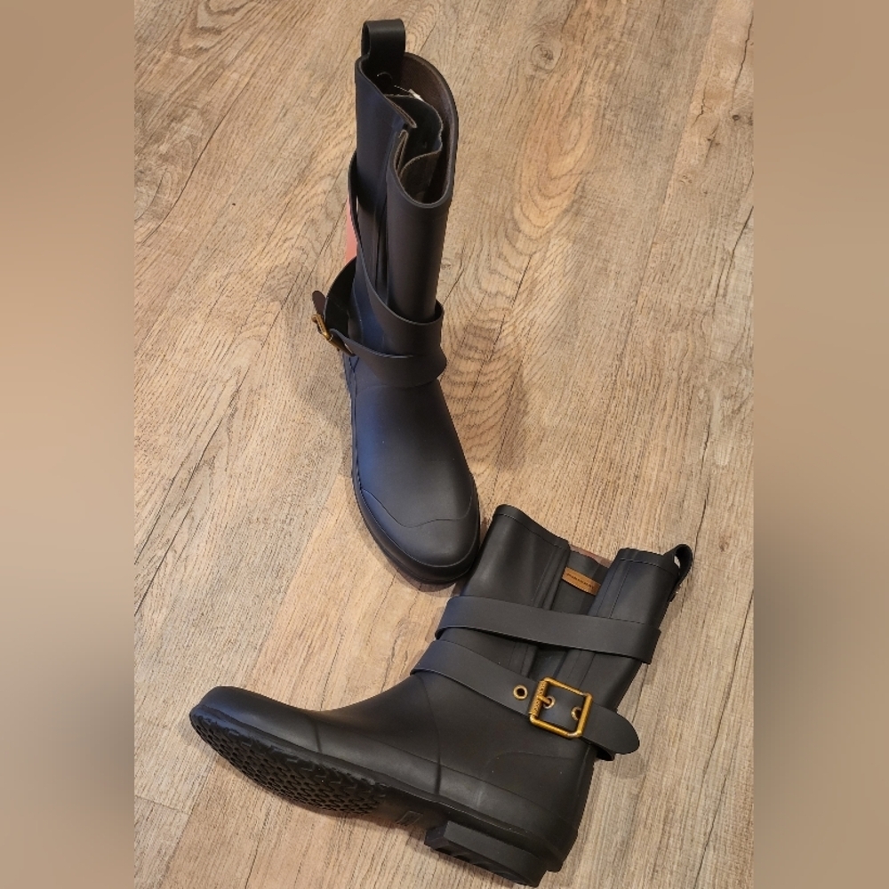 Burberry Black Leather Boots with Gold Buckle